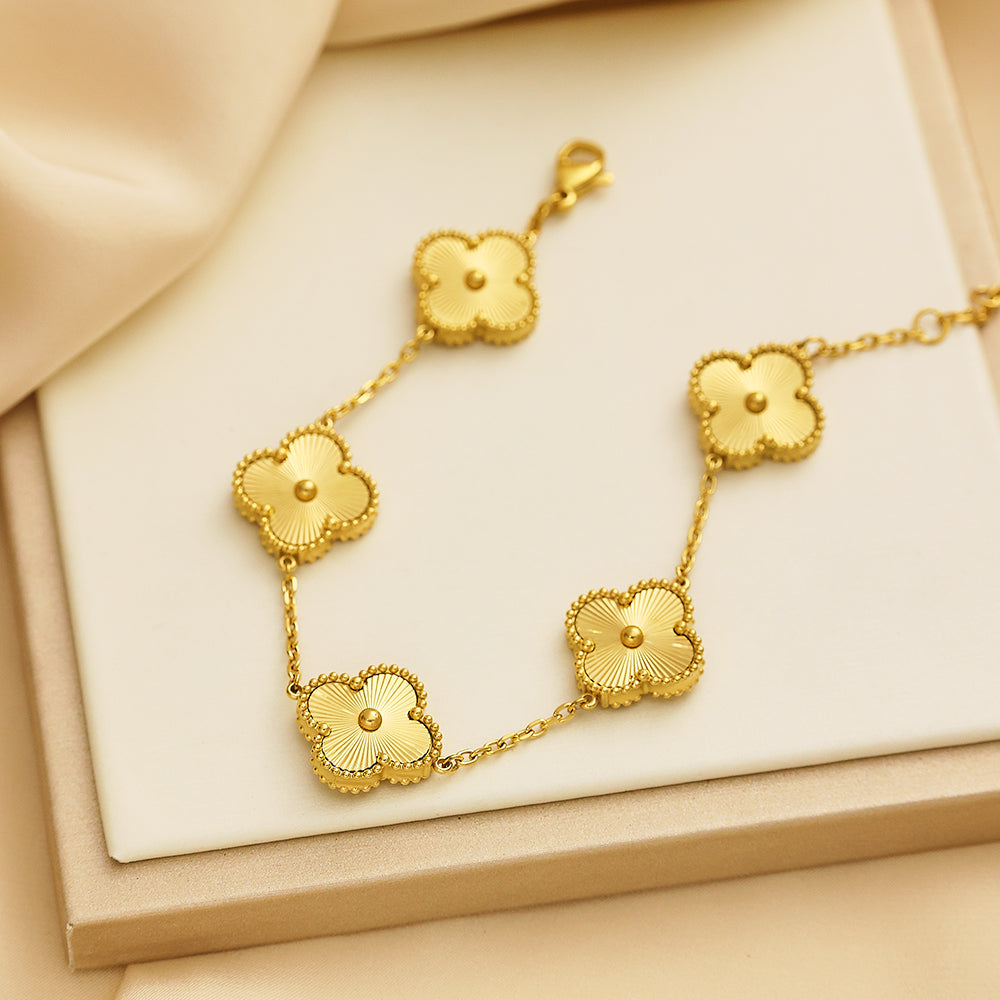 Gold Clover Bracelet – Waterproof & Tarnish Free | Daph Quality